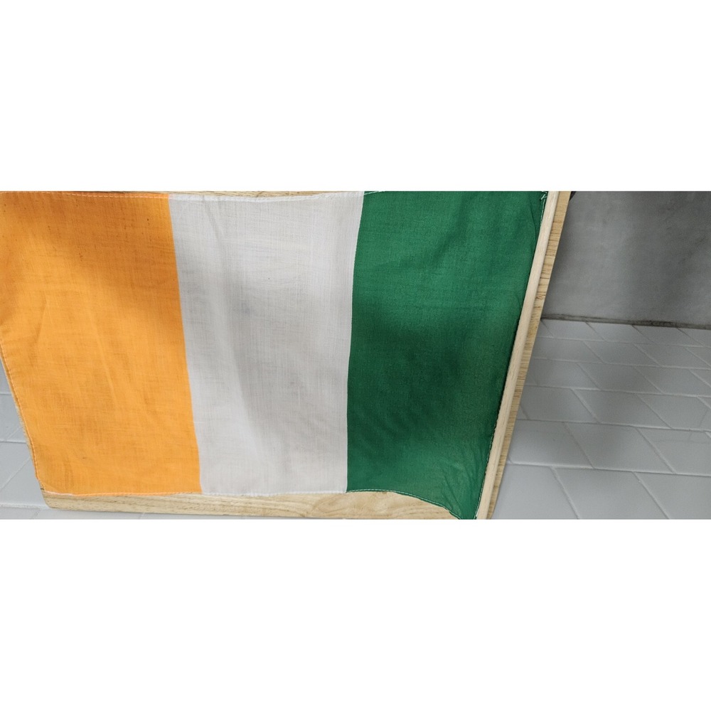 Lot 5: 1 Baseball Cap Hat Notre Dame 2 Irish Flags - Picture 8 of 8